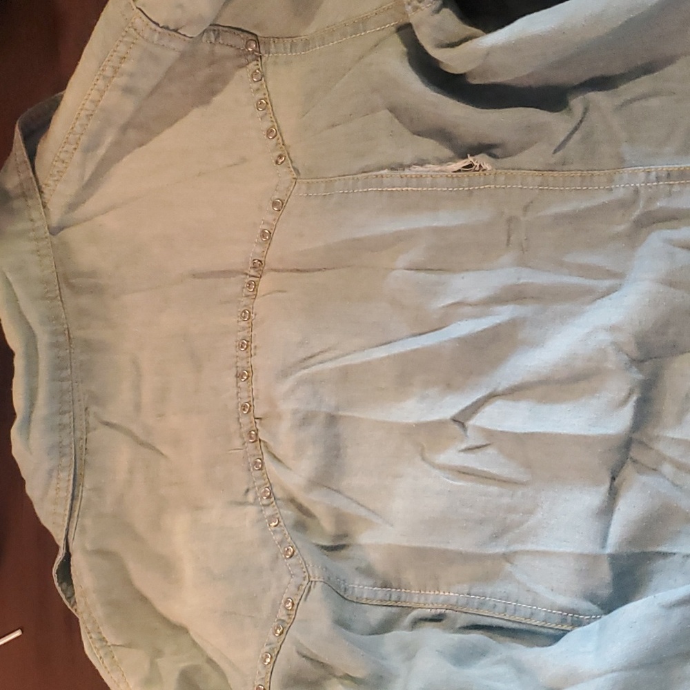 Button up - Picture 3 of 3